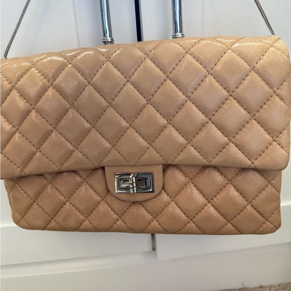 Authentic CHANEL
Iridescent Lambskin Quilted Snake
Chain 2.55 Reissue Flap Beige